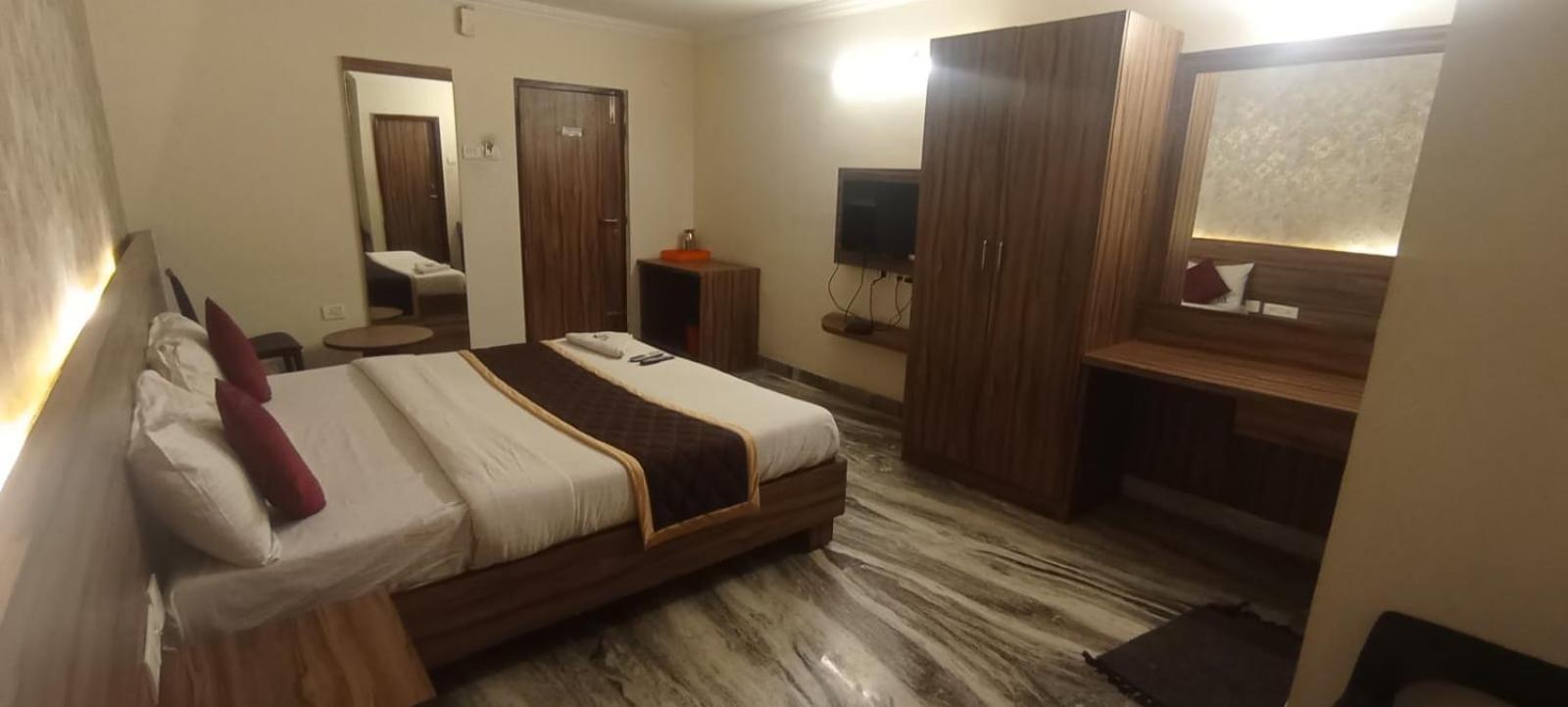 Hotel Raj Meridian, Tambaram Ченнаи Экстерьер фото